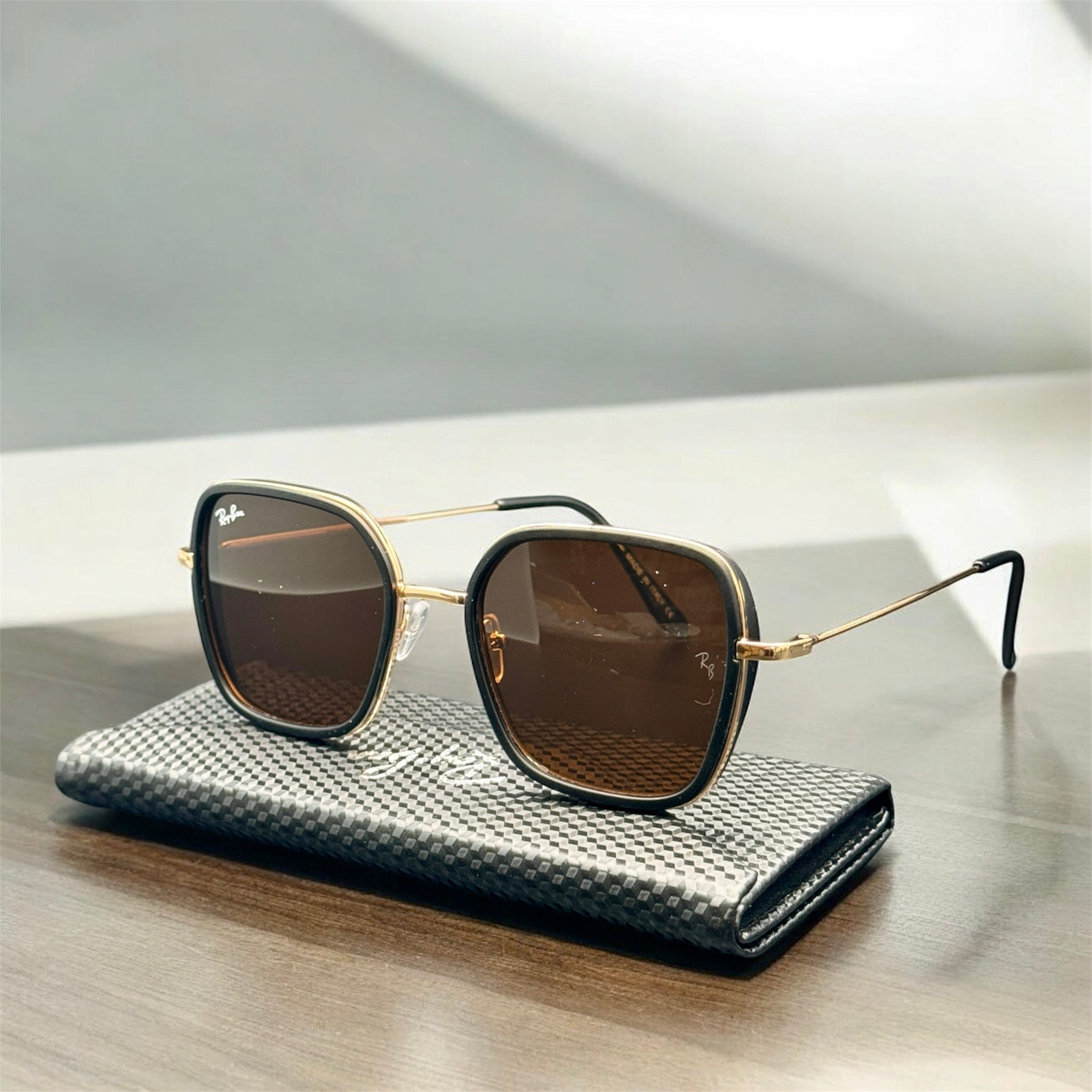 RAYBAN™ | Pentagonal